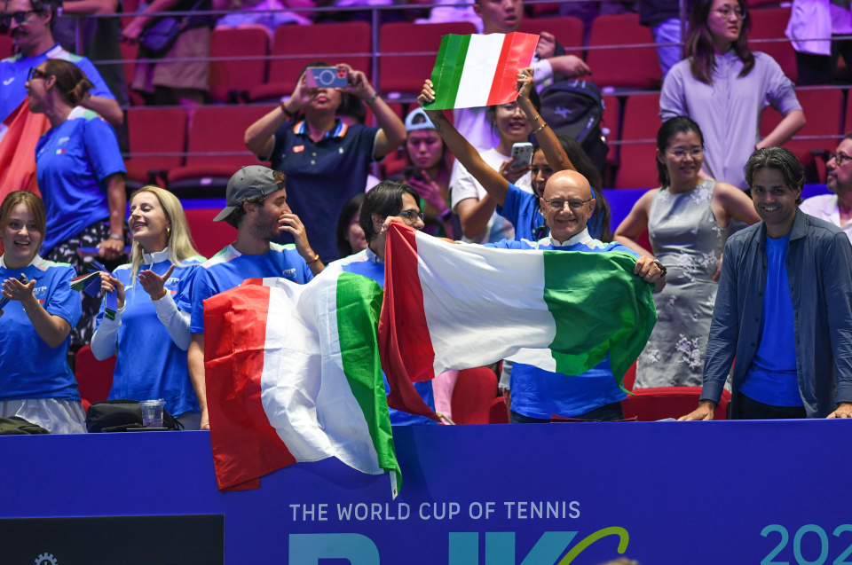 om, AA, 战胜中国队 om, AA, 战胜中国队