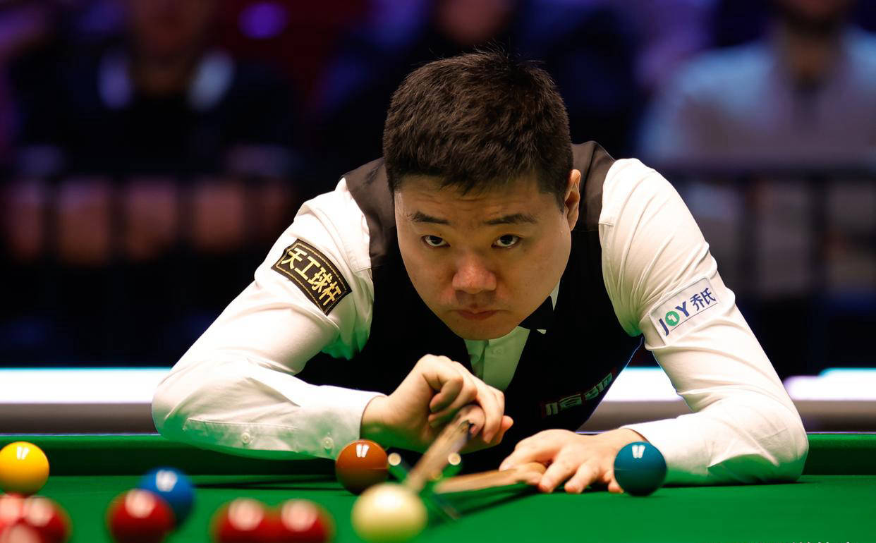 闯入该赛事 闯入该赛事