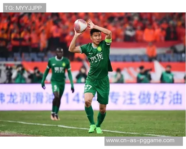 国安恐遭重罚？王刚补时踢人引抵触！28岁国脚搂脖+抱摔对手染红